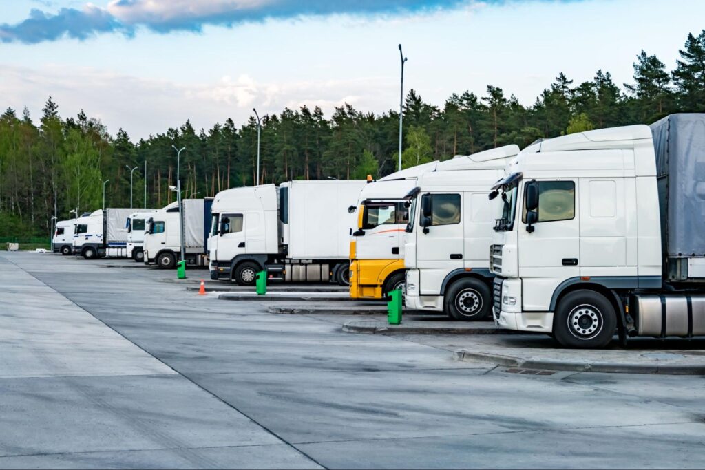 Modern distribution center in Land O' Lakes with multiple loading docks and transport trucks, emphasizing the area's increasing role in logistics and supply chain management.